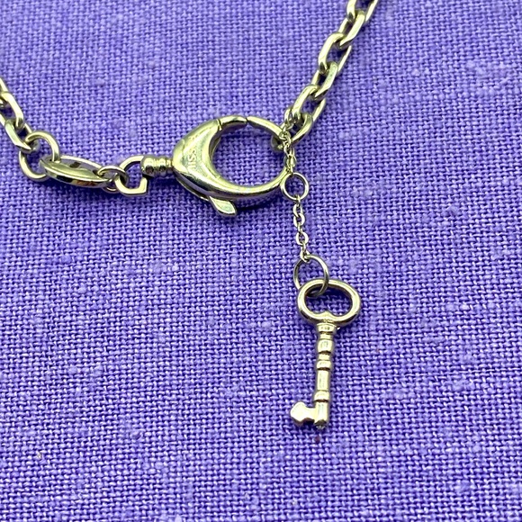 Vintage Fossil silver tone bow bracelet in 7 inches w/ 1 inch extension. CZ’s 🩷 - Picture 3 of 11